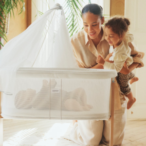Compact Newborn Cradle with Gentle Rocking – Airy Mesh, Folds Flat