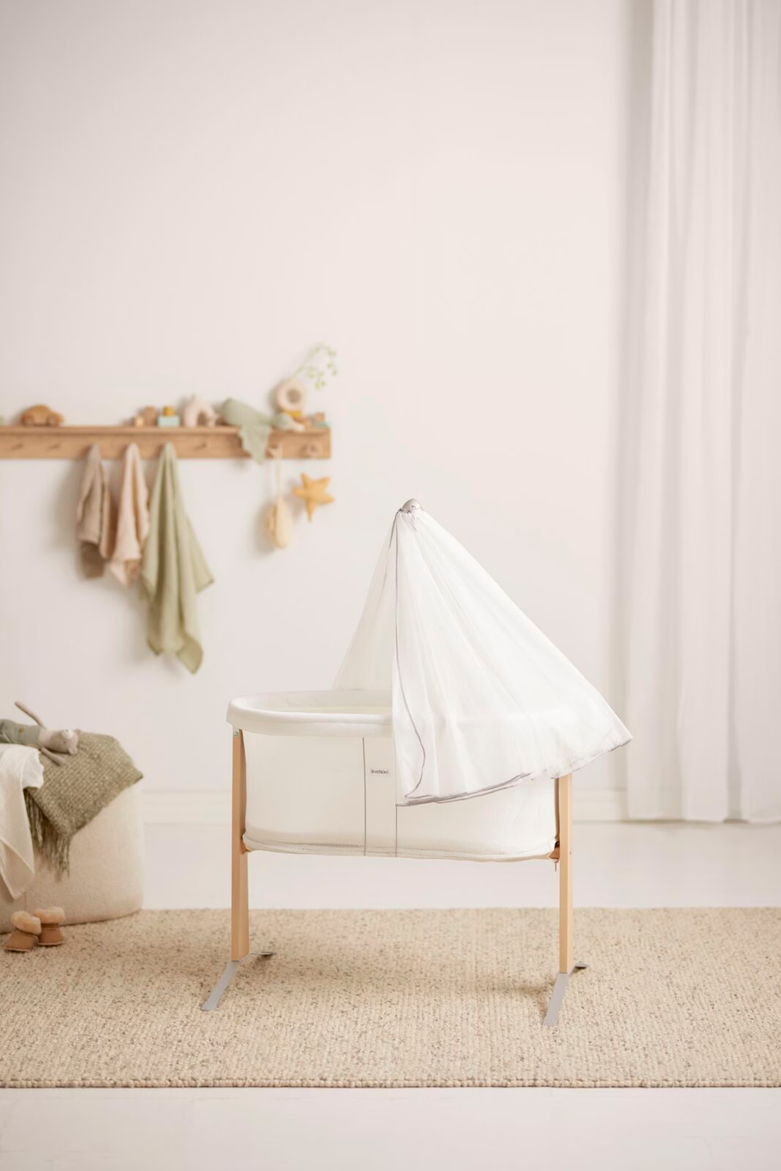 Compact Newborn Cradle with Gentle Rocking – Airy Mesh, Folds Flat - Image 4
