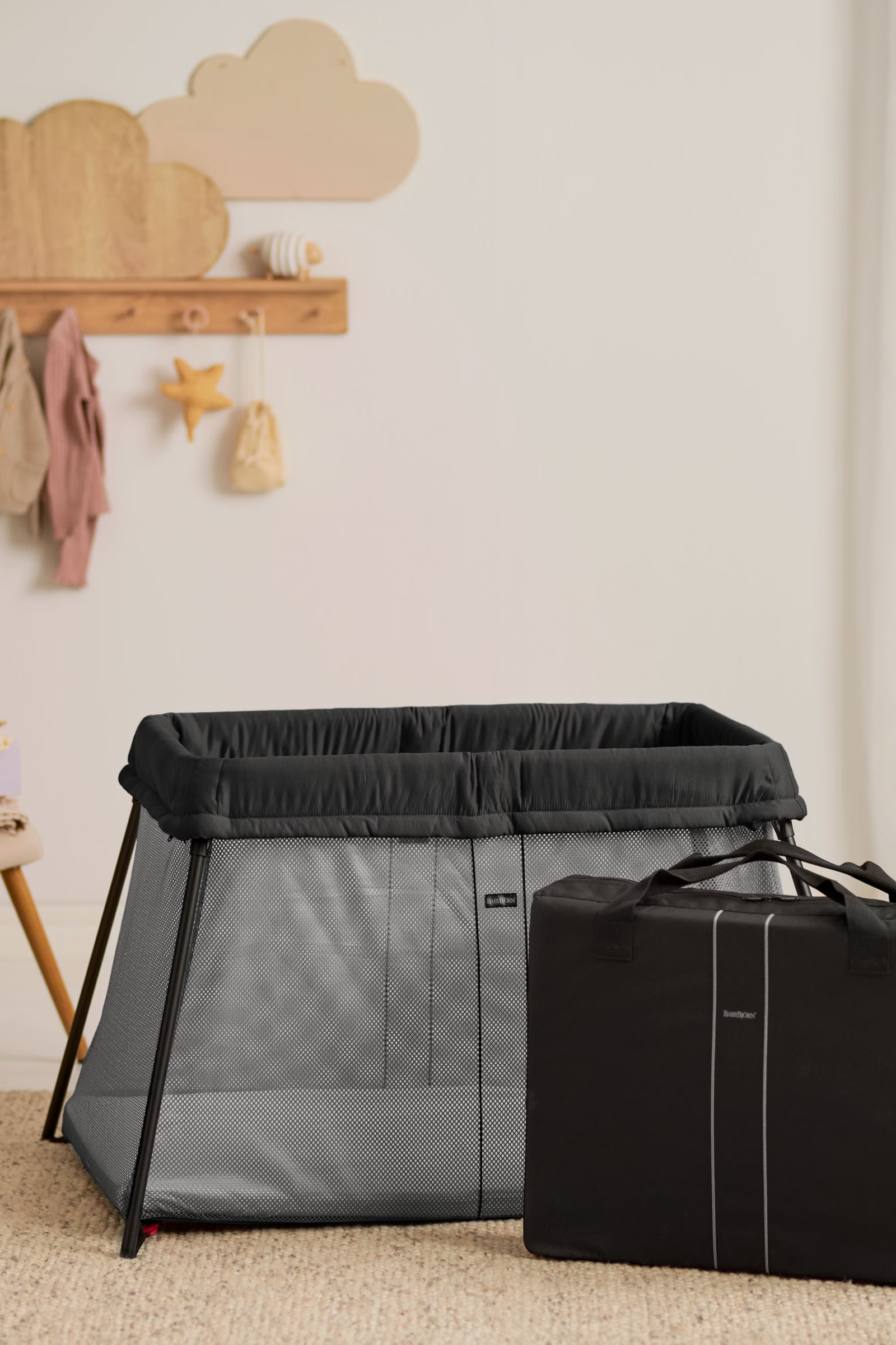 Portable Baby Crib for Travel – Lightweight, Sets Up in Seconds, Includes Mattress
