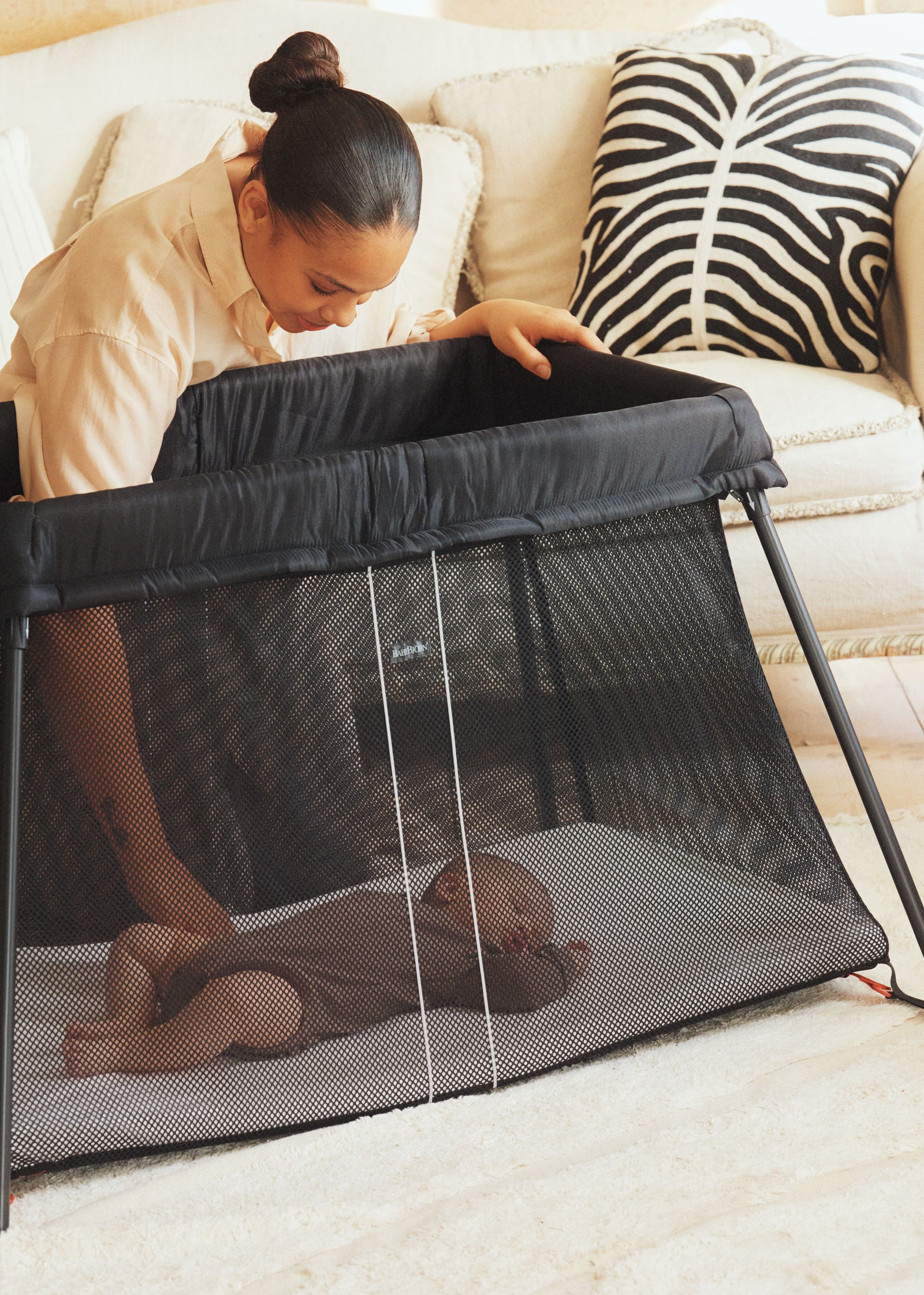Portable Baby Crib for Travel – Lightweight, Sets Up in Seconds, Includes Mattress - Image 5