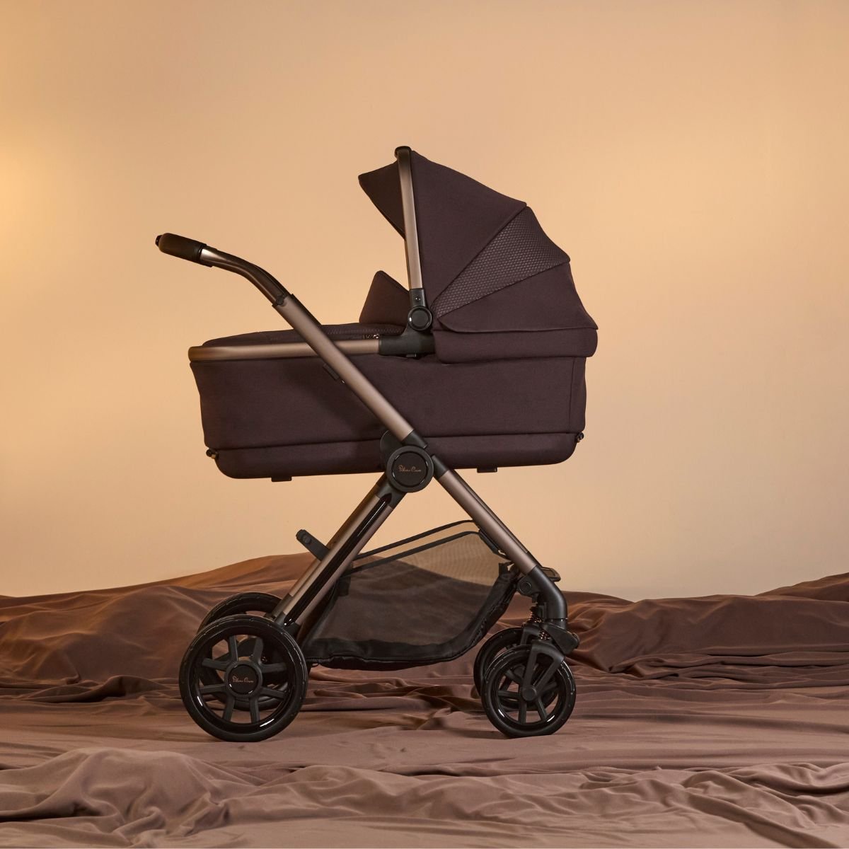 Premium Folding Travel Bassinet with Bamboo Lining, UPF 50+ Hood & Rain Cover - Image 2